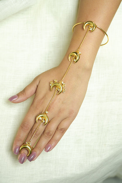 Chaand Hand Harness