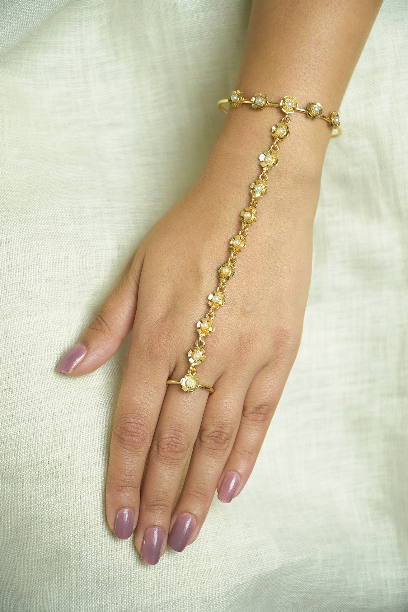 Gulistan Pearl Hand Harness