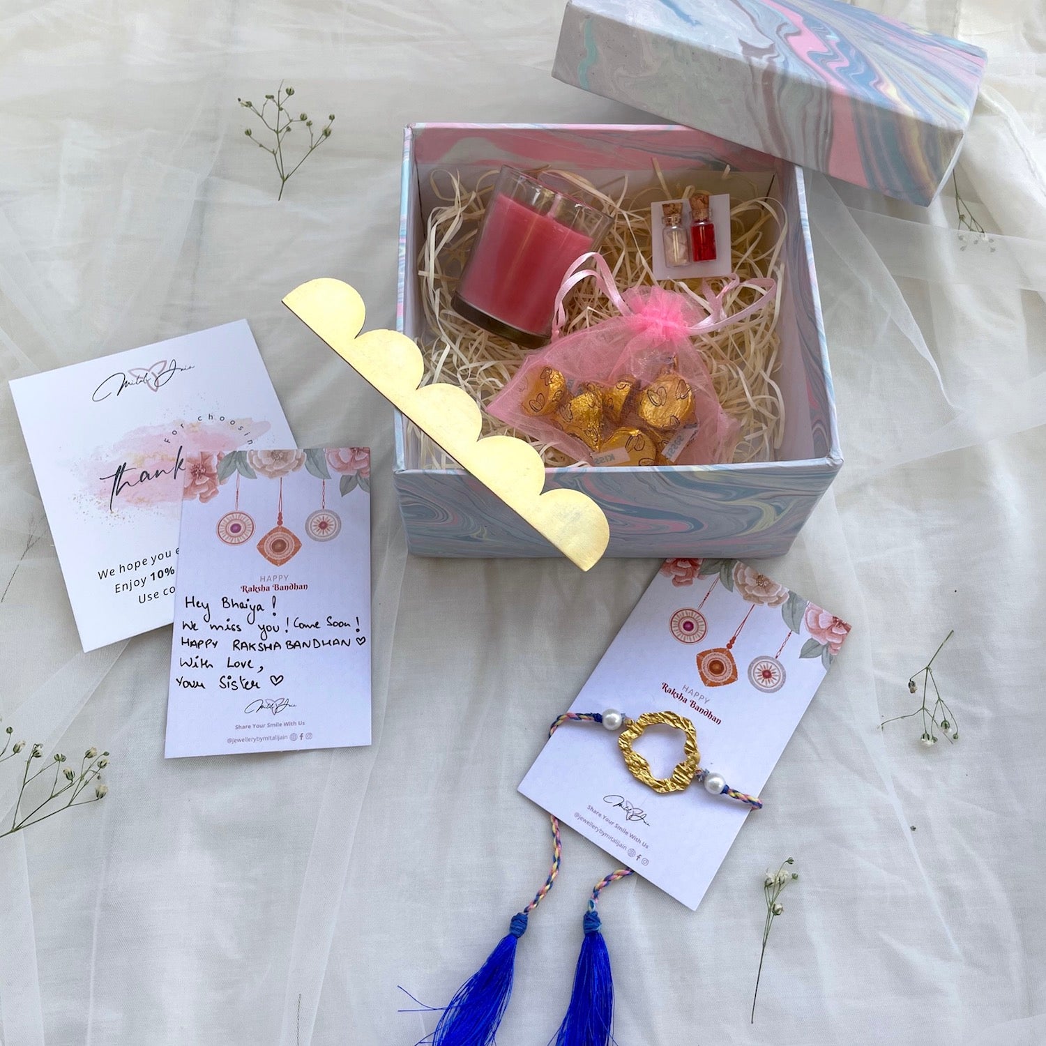 Splendid Rakhi Gifts for Sisters